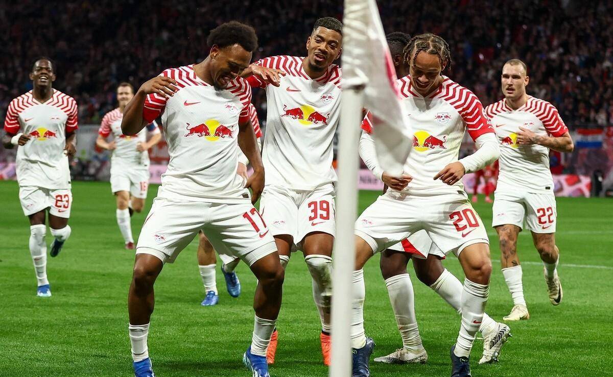 哥伦比亚绝杀莱比锡红牛，莱万惊艳世界的简单介绍