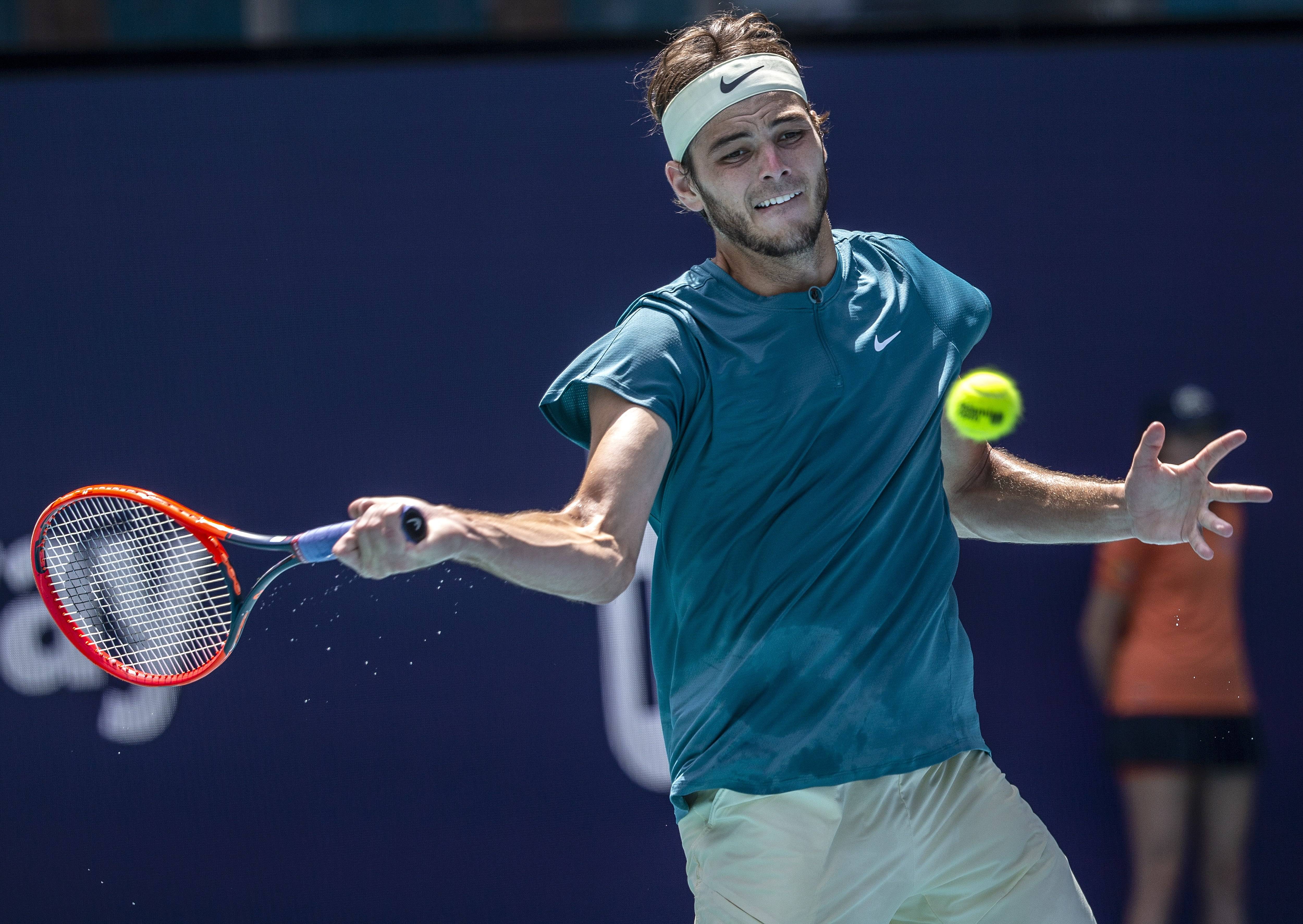 米兰体育-包含英国网球队爆冷世界网球队，德约科维奇高光表现的词条