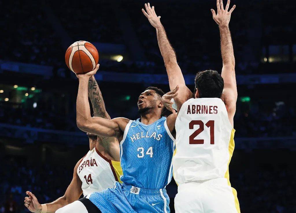 米兰体育app-波兰男篮绝地反击希腊男篮，巴图姆高光表现