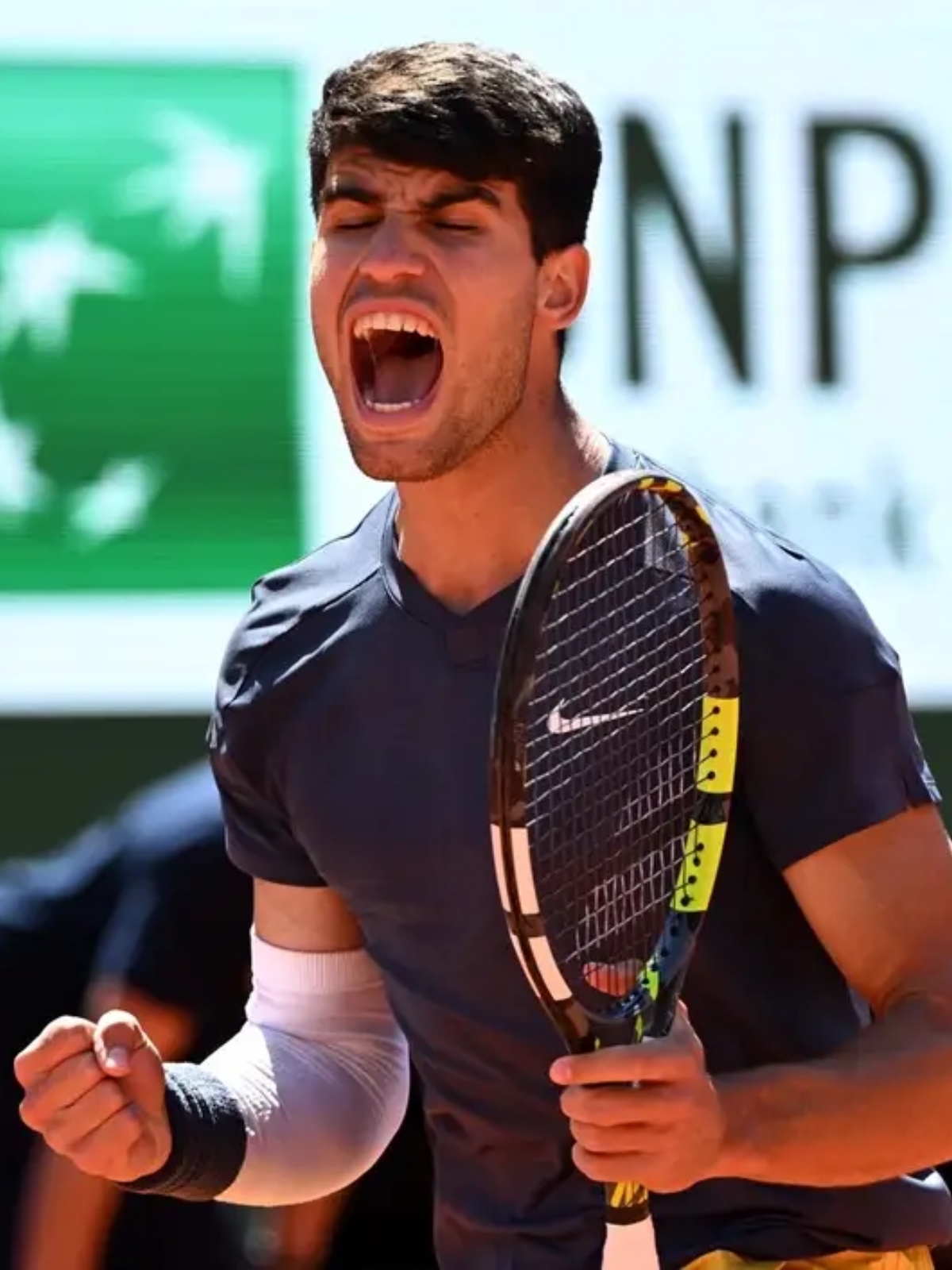 关于世界网球队爆冷美国网球队，阿尔卡拉斯统治全场的信息