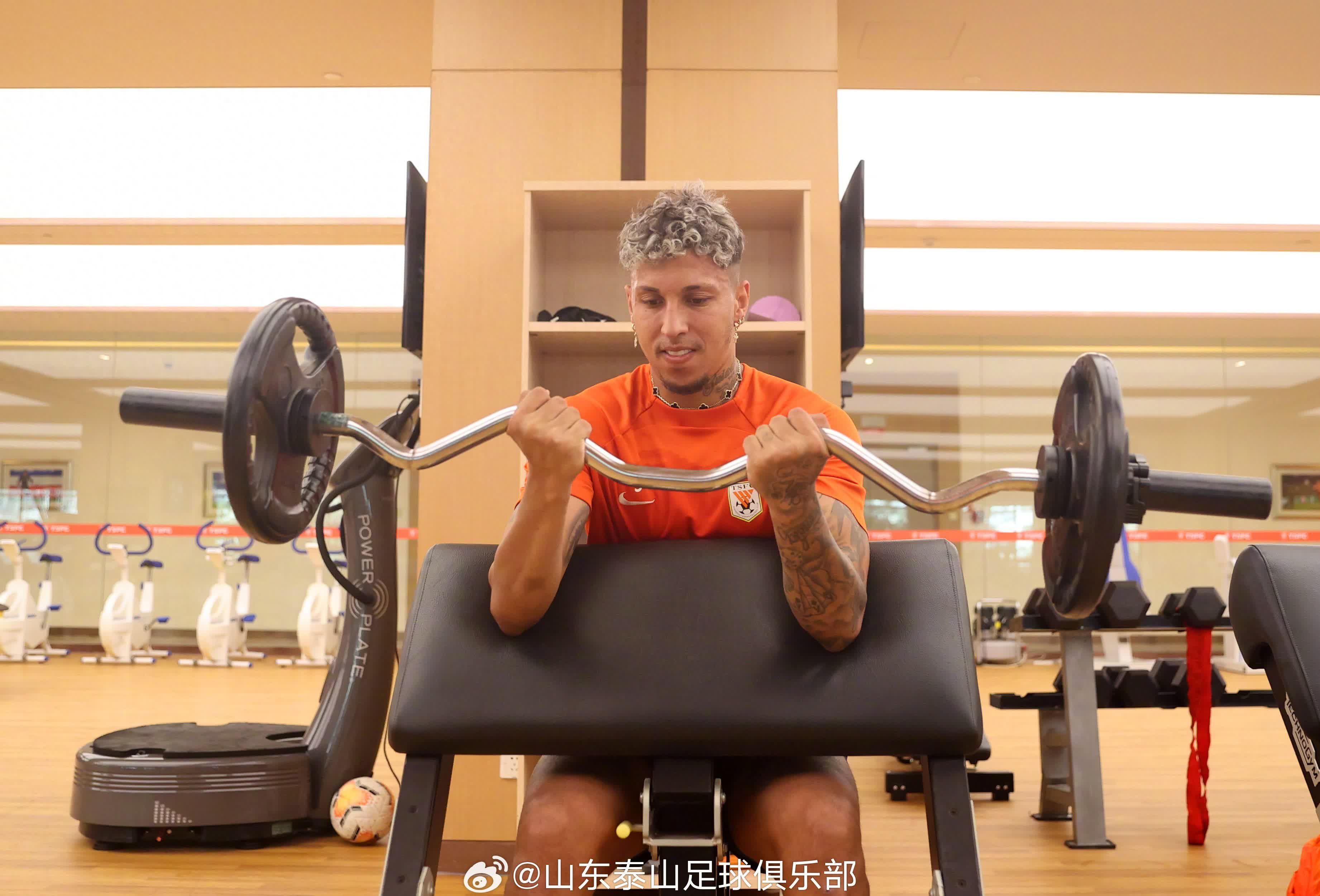 上海队外援发威,助球队夺得关键胜利的简单介绍 上海队外援发威,助球队夺得关键胜利的简单介绍