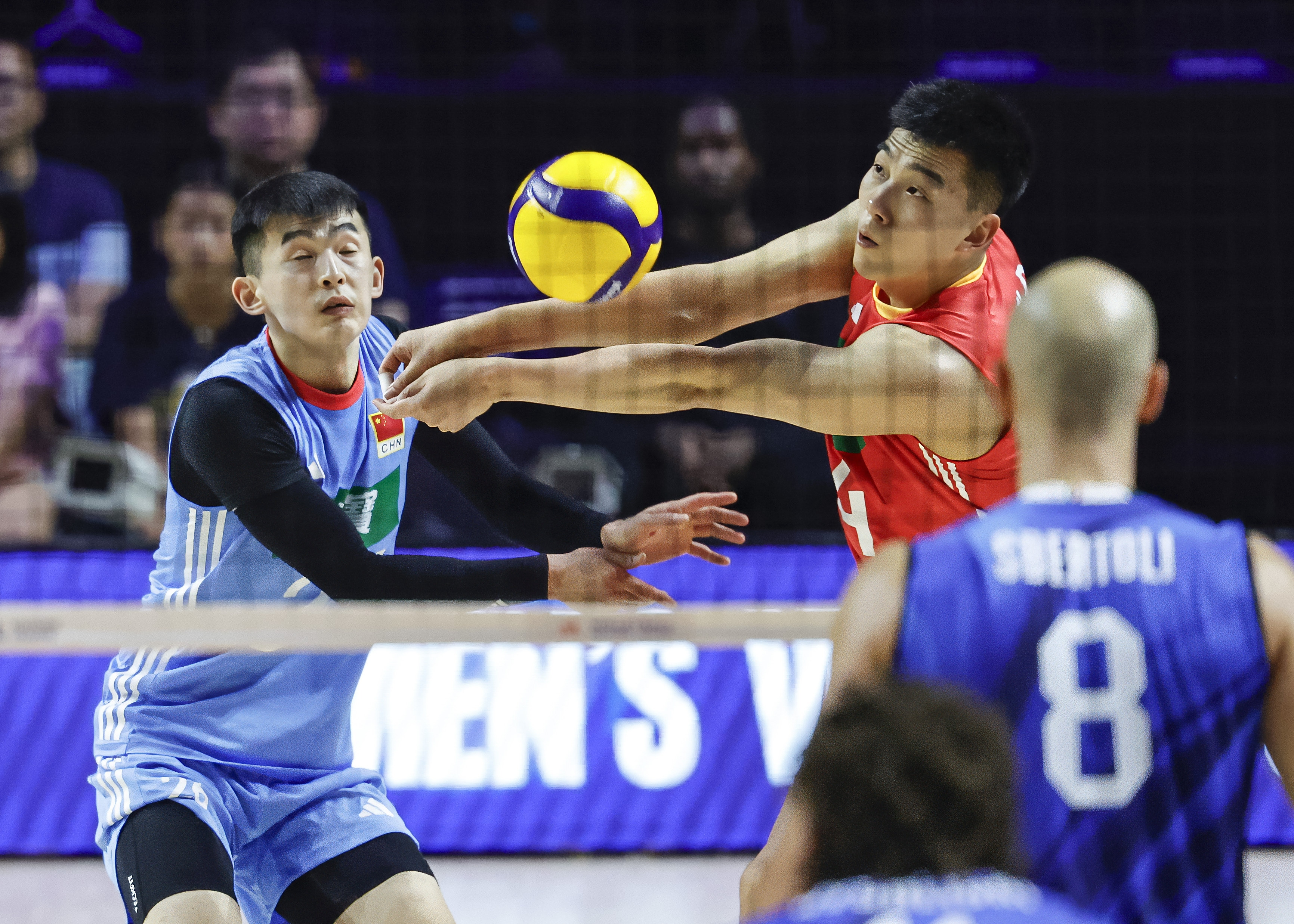 米兰体育-排球男队勇夺冠军，实力碾压对手的简单介绍