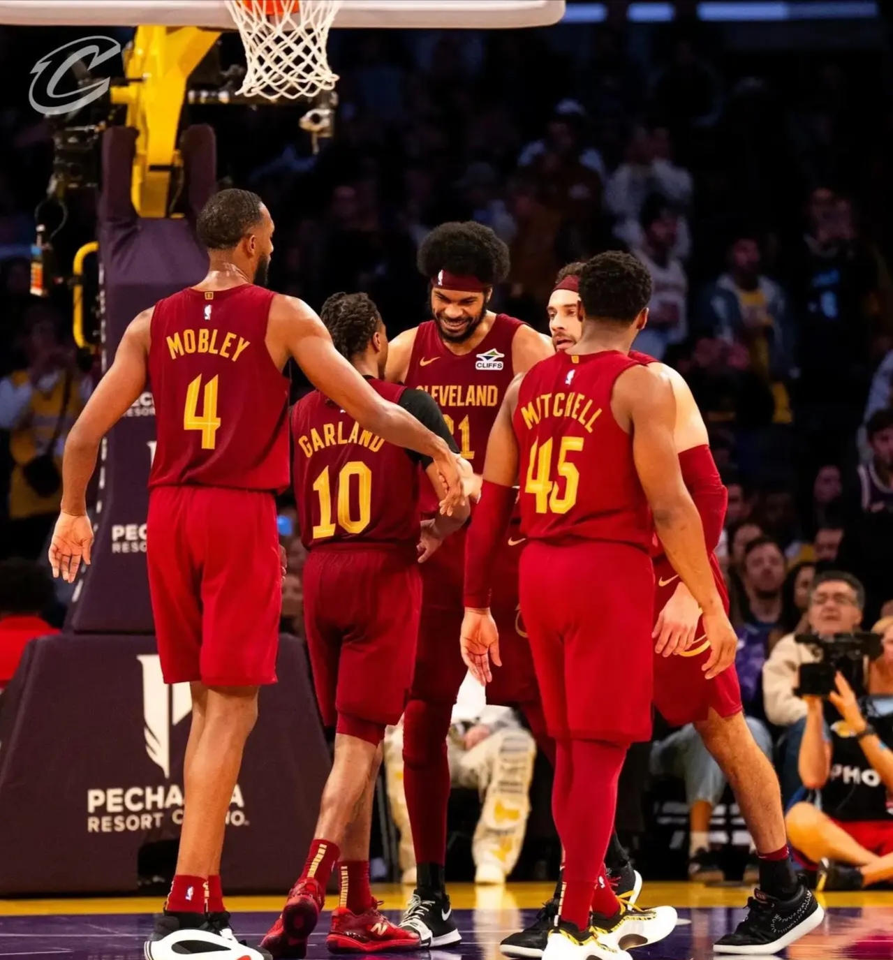 包含骑士队连续两场大胜,主帅战术调整助力球队飙升的词条 包含骑士队连续两场大胜,主帅战术调整助力球队飙升的词条