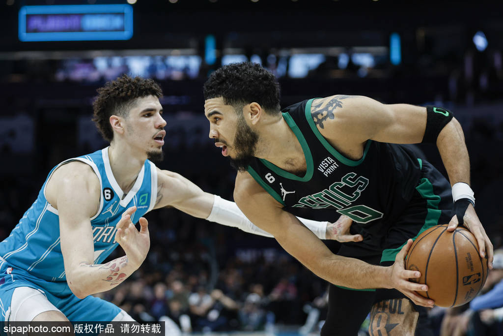 米兰APP下载-佛罗伦萨劲旅逆转胜强敌，继续豪取三分