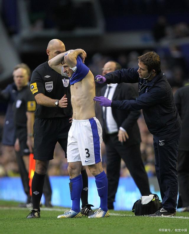 包含埃弗顿客场不敌狼队，遭遇两连败的词条