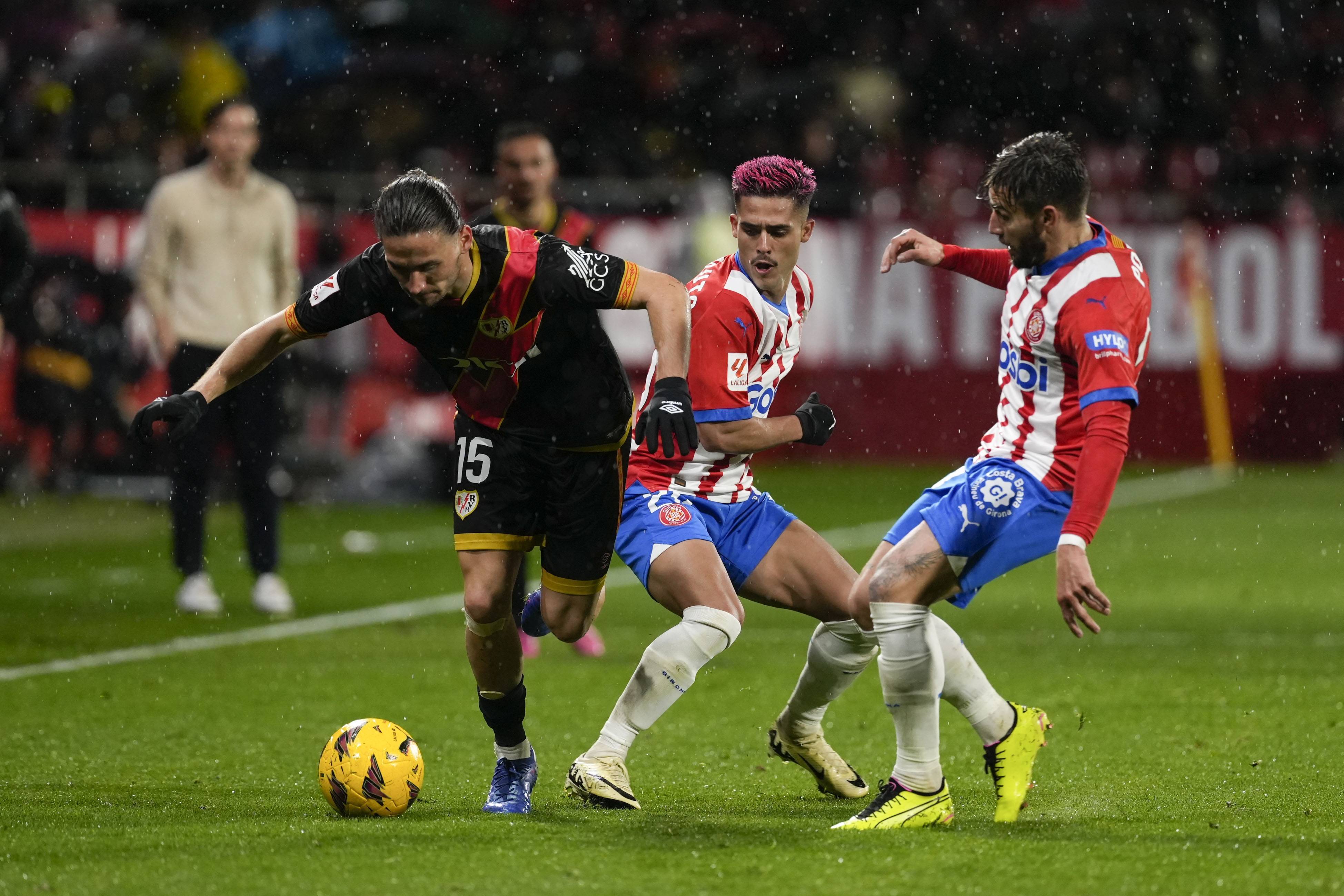 红牛二队鏖战迈凯伦，勒克莱尔状态火热的简单介绍