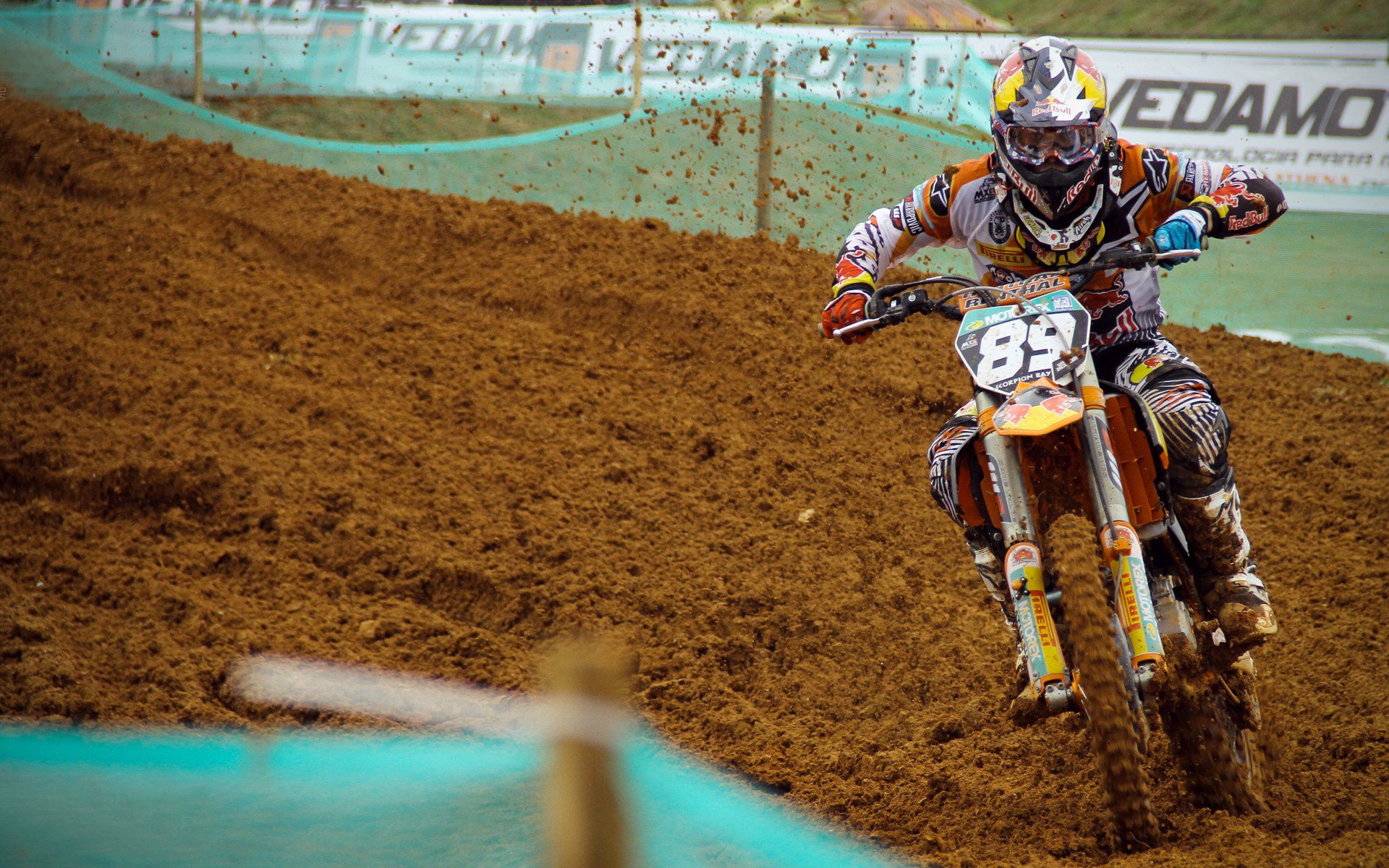 米兰体育app入口-欧冠淘汰赛之夜，利拉德统治全场